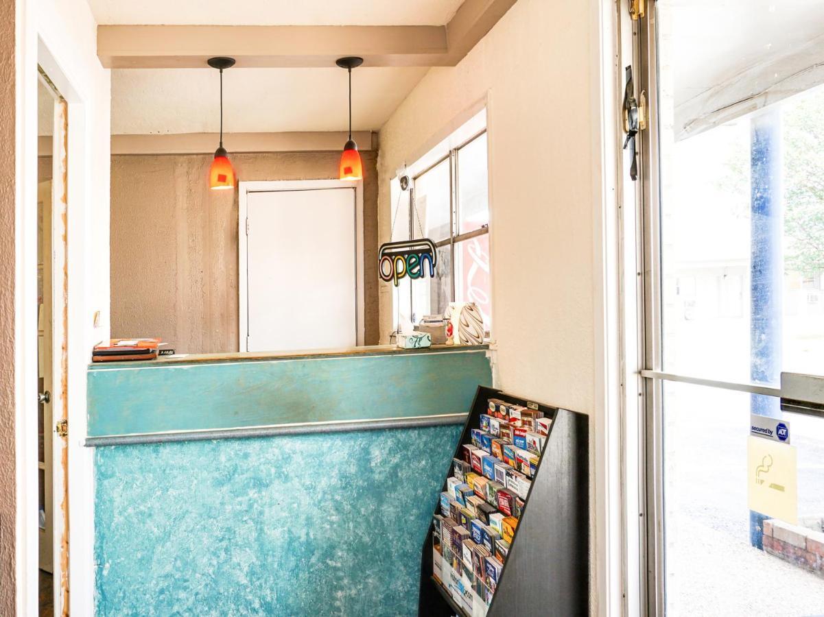 Oyo Hotel Austin Street Giddings Eksteriør billede