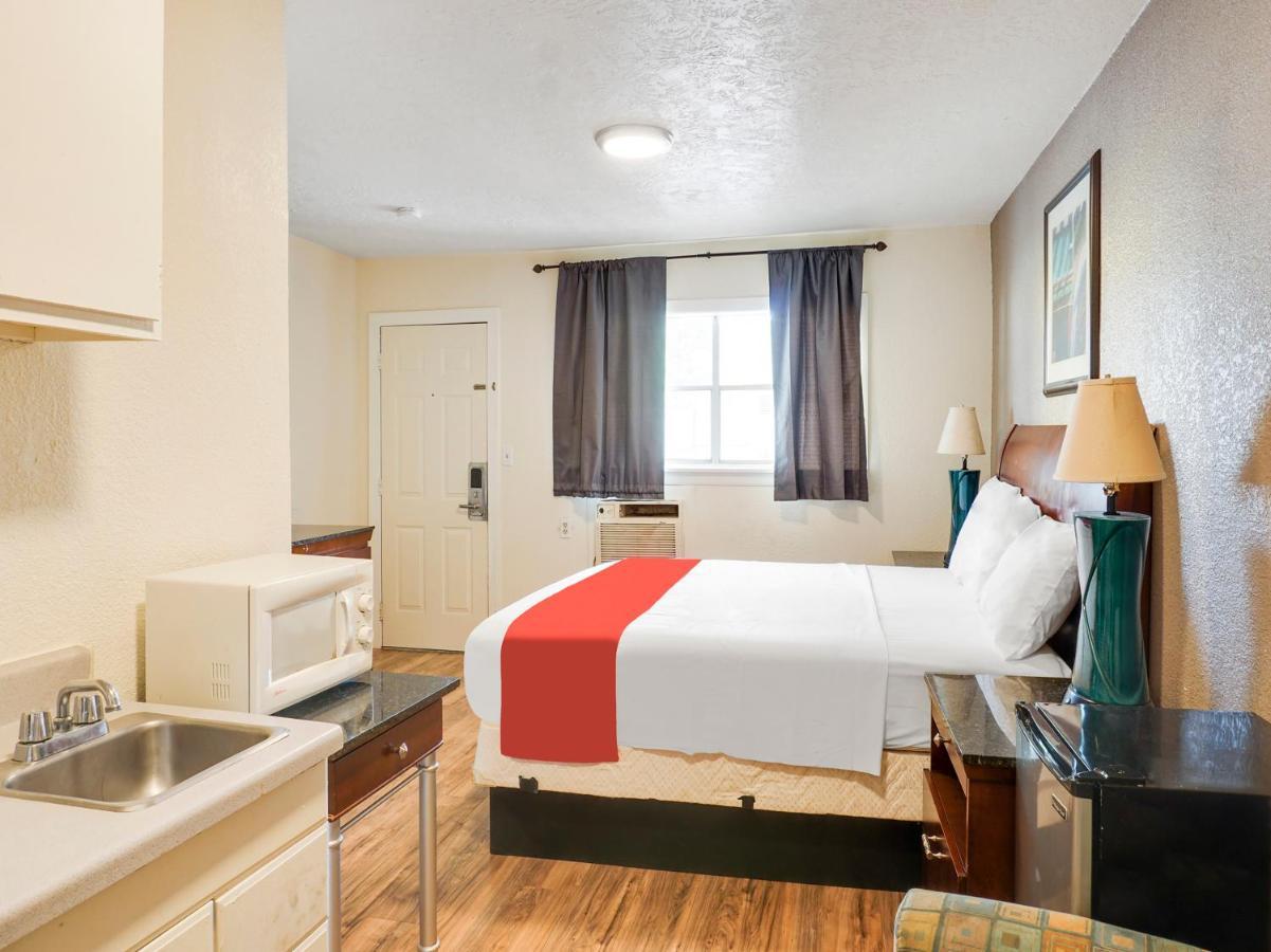 Oyo Hotel Austin Street Giddings Eksteriør billede