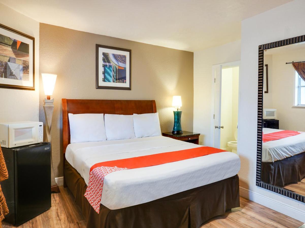 Oyo Hotel Austin Street Giddings Eksteriør billede