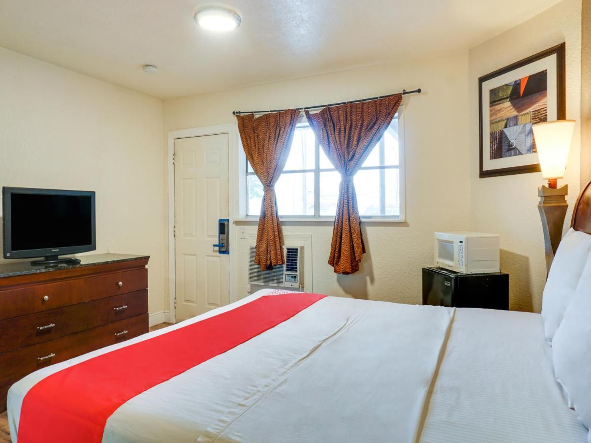 Oyo Hotel Austin Street Giddings Eksteriør billede