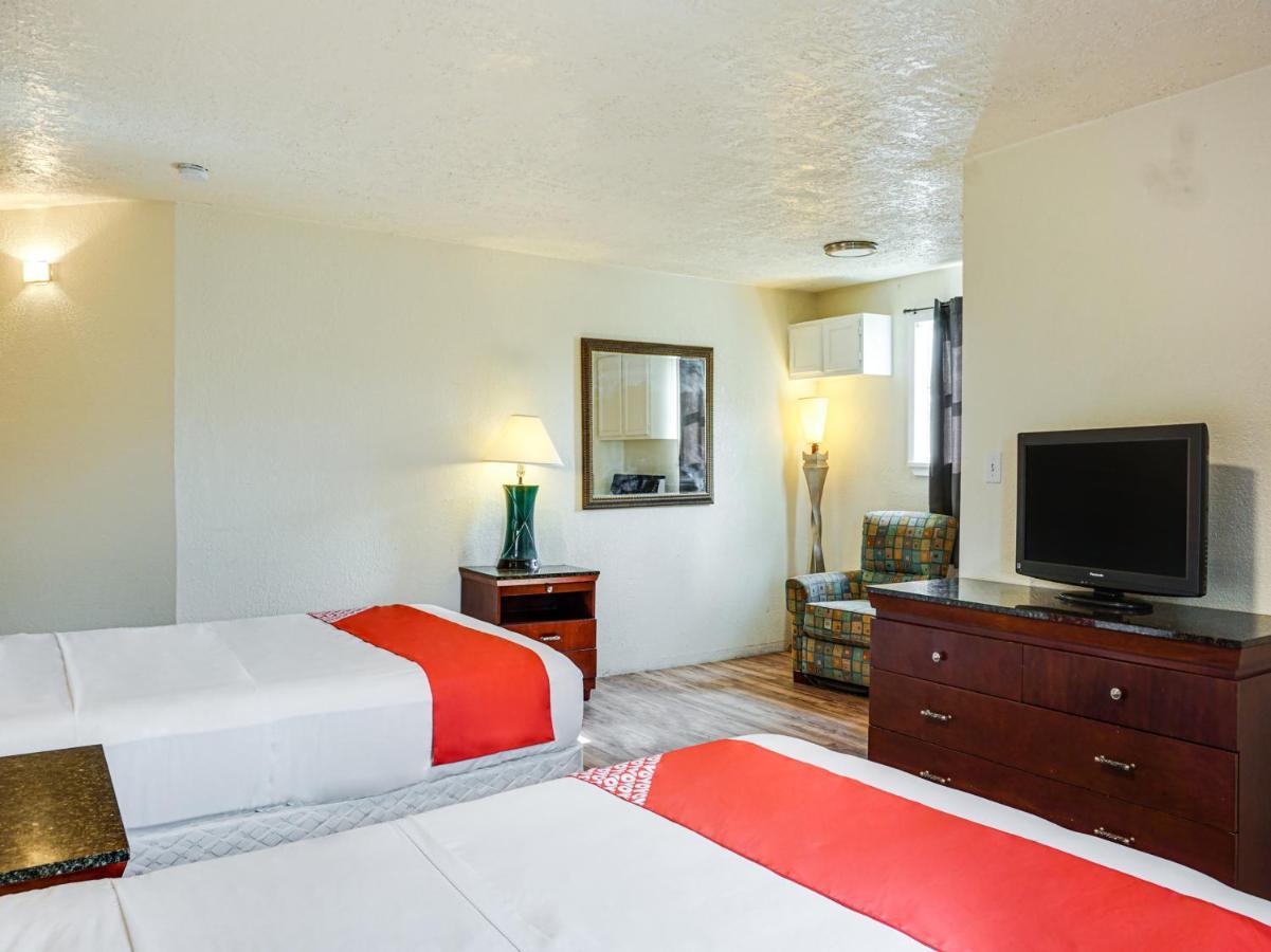 Oyo Hotel Austin Street Giddings Eksteriør billede