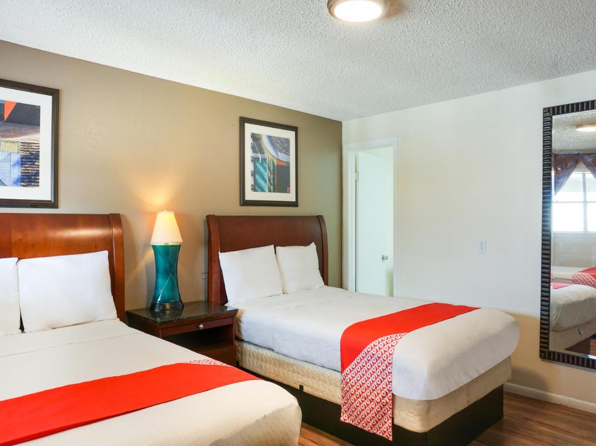 Oyo Hotel Austin Street Giddings Eksteriør billede